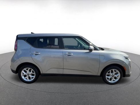 Used 2025 Kia Soul LX w/ LX Technology Package FWD image 16