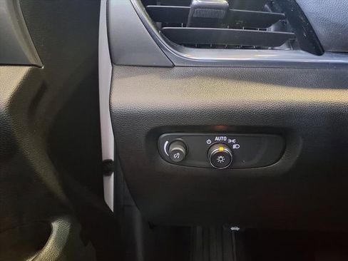 Used 2023 Chevrolet Traverse LT w/ LT Premium Package image 16