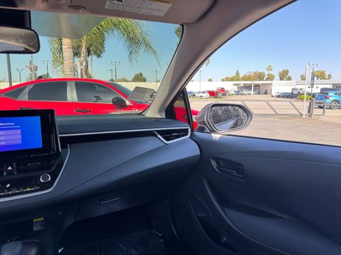 Used 2025 Toyota Corolla LE w/ LE Premium Package FWD image 16