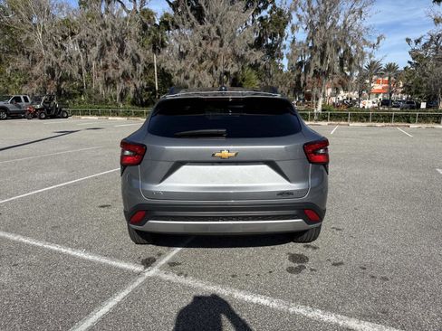 Used 2025 Chevrolet Trax LT w/ Driver Confidence Package image 4