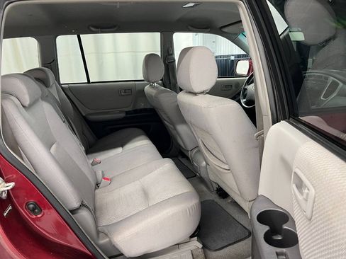 Used 2004 Toyota Highlander 4WD V6 w/ Appearance Pkg image 11