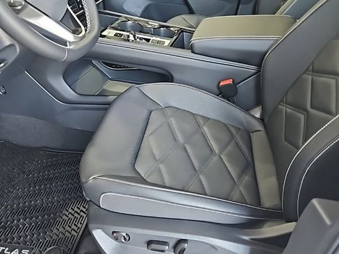 New 2026 Volkswagen Atlas SE image 30