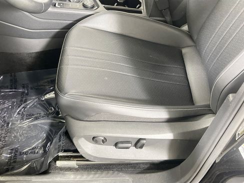 Used 2023 Volkswagen Tiguan SE AWD/4WD image 18