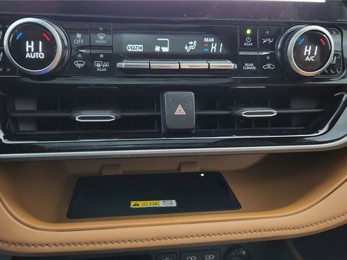 Used 2023 Toyota Highlander Platinum image 44