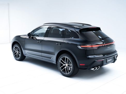 Used 2026 Porsche Macan AWD/4WD image 3