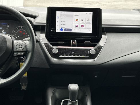 Used 2025 Toyota Corolla LE image 23