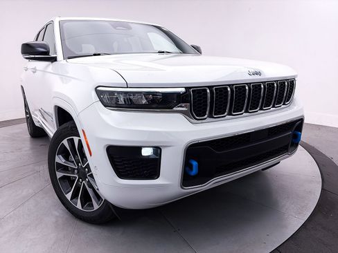 Used 2022 Jeep Grand Cherokee Overland AWD/4WD image 11