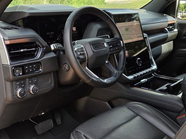 Used 2025 GMC Yukon Denali AWD/4WD image 36