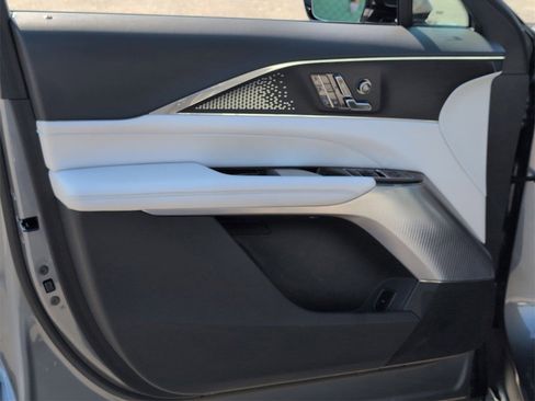 Certified 2023 Cadillac Lyriq Luxury image 20