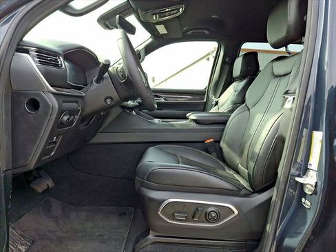 New 2024 Jeep Wagoneer 4WD w/ HD Trailer Tow Package image 14