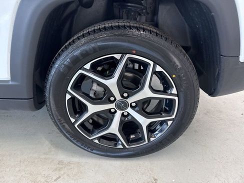 Used 2025 Jeep Compass Limited image 7