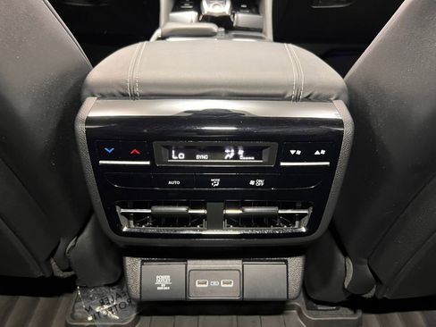 Used 2024 Acura MDX SH-AWD w/ Technology Package image 18