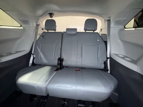 Used 2024 Toyota Sienna Limited AWD/4WD image 23