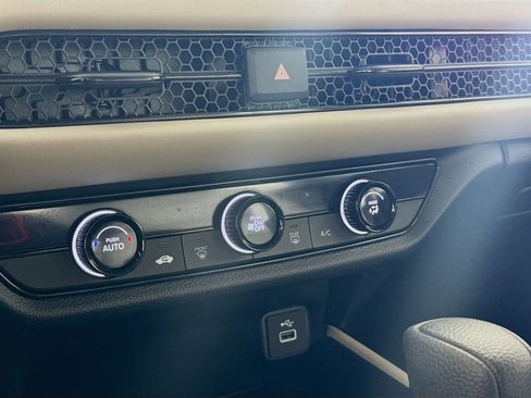 Used 2024 Honda HR-V LX image 9