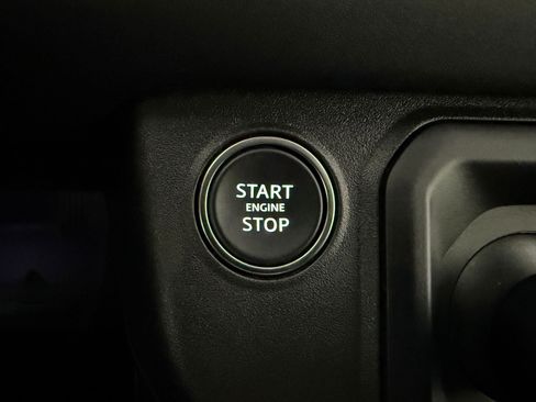 Certified 2024 Land Rover Defender 110 X-Dynamic SE image 32