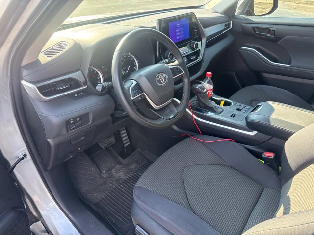 Used 2023 Toyota Highlander LE FWD image 21
