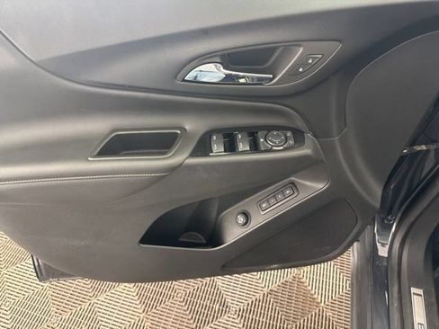 Used 2022 Chevrolet Equinox Premier FWD image 18