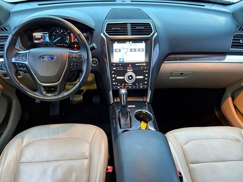 Used 2017 Ford Explorer Limited image 11