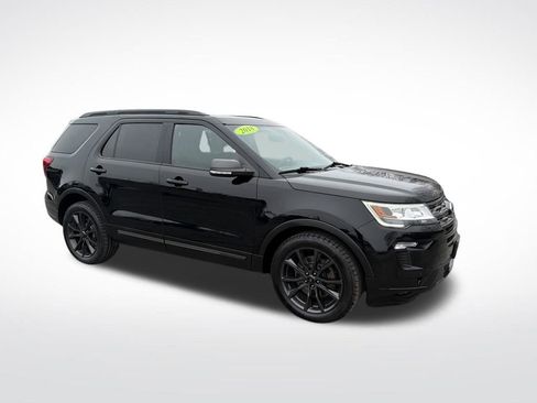 Used 2018 Ford Explorer XLT w/ Equipment Group 202A image 4