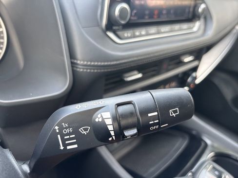 Used 2024 Nissan Rogue SV image 19