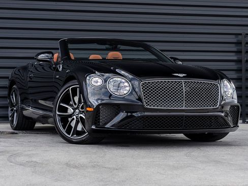 Used 2022 Bentley Continental GT image 2