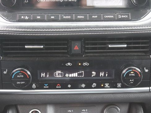 Used 2021 Nissan Rogue SL w/ Premium Package image 18