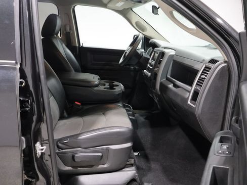Used 2018 RAM 1500 Express w/ Black Ram 1500 Express Group AWD/4WD image 21