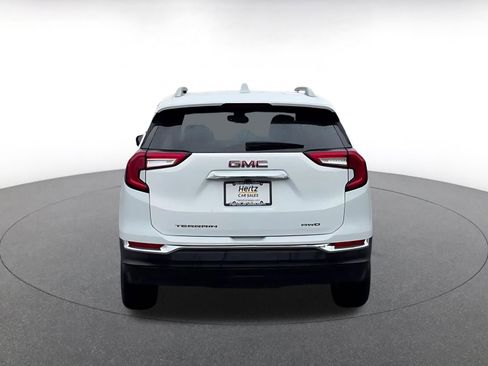 Used 2024 GMC Terrain SLT AWD/4WD image 12