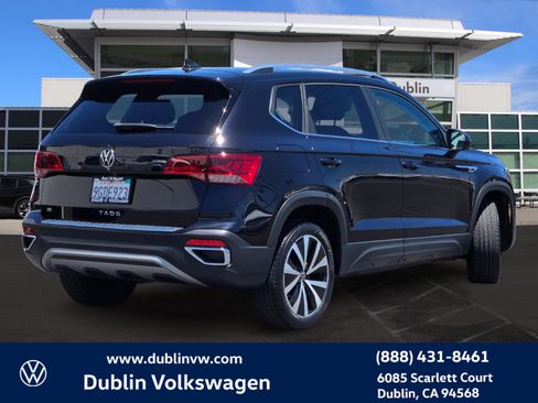 Certified 2023 Volkswagen Taos SE w/ Panoramic Sunroof Package FWD image 4