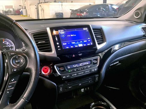 Used 2018 Honda Pilot Touring image 8