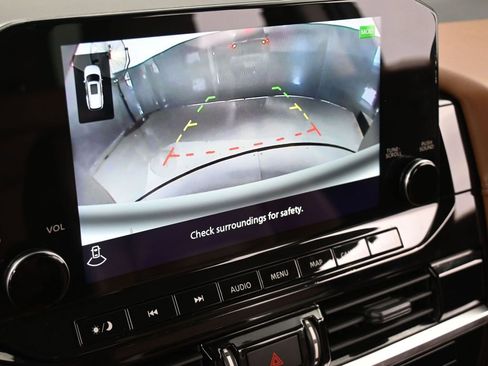 Used 2023 Nissan Pathfinder Platinum image 26