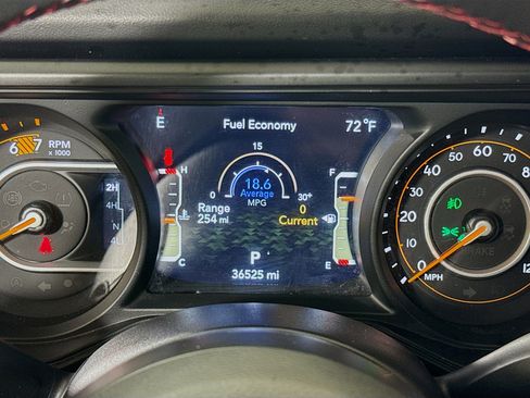 Used 2025 Jeep Wrangler Unlimited Rubicon AWD/4WD image 13