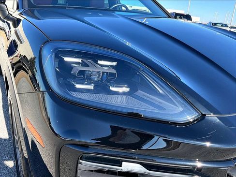 Certified 2024 Porsche Cayenne image 12