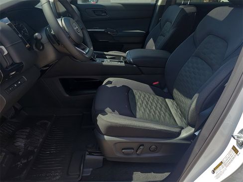 New 2025 Nissan Pathfinder SV w/ SV Premium Package image 12
