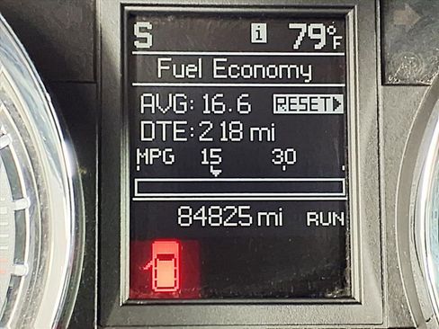 Used 2014 Chrysler Town & Country Touring image 22