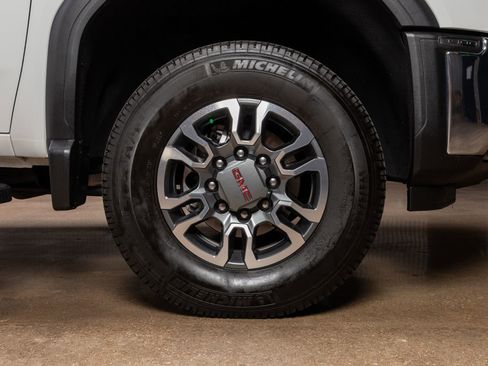 Used 2024 GMC Sierra 3500 SLE w/ SLE Value Package image 11