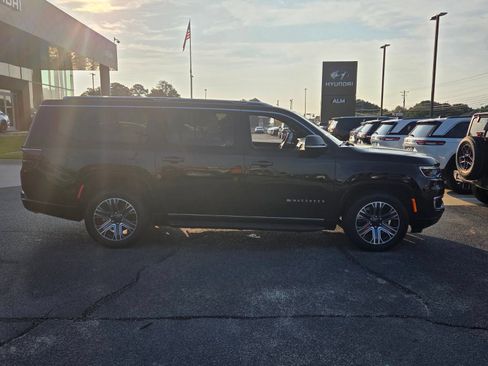 Used 2024 Jeep Wagoneer L Series II w/ Flexible Seating Group AWD/4WD image 15