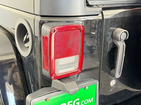 Used 2016 Jeep Wrangler Unlimited Sahara w/ Dual Top Group image 34