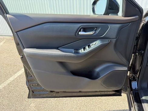 Certified 2023 Nissan Rogue SV w/ SV Premium B Package AWD/4WD image 16