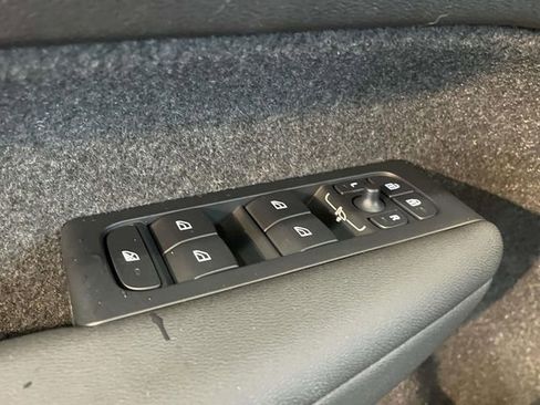 Used 2026 Volvo XC40 B5 Core w/ Climate Package image 32