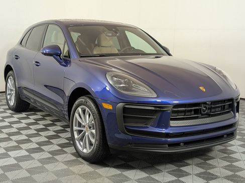 Used 2026 Porsche Macan AWD/4WD image 8