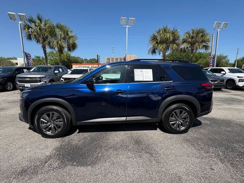 Used 2024 Nissan Pathfinder SV AWD/4WD image 4