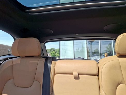 Certified 2024 Volvo XC60 B5 Ultimate w/ Protection Package Premier AWD/4WD image 13