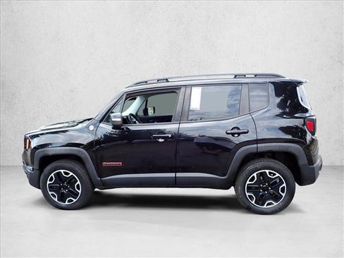 Used 2017 Jeep Renegade Trailhawk AWD/4WD image 2