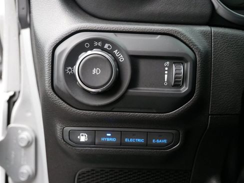 Used 2023 Jeep Wrangler Unlimited Sahara w/ Cold Weather Group AWD/4WD image 17