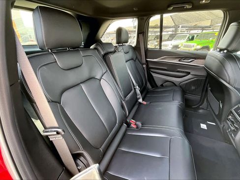 New 2025 Jeep Grand Cherokee Limited image 22