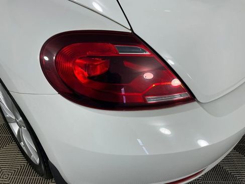 Used 2018 Volkswagen Beetle 2.0T S FWD image 19