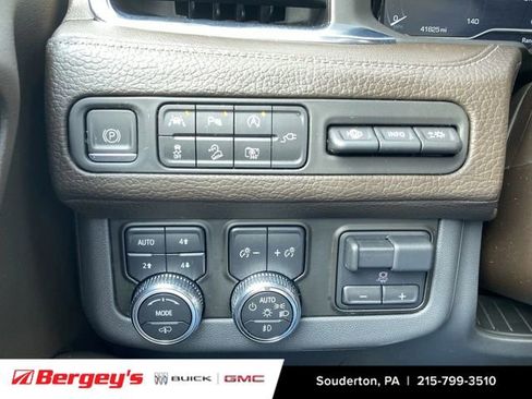 Certified 2022 GMC Yukon XL Denali w/ Denali Premium Package AWD/4WD image 20