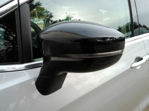 Used 2024 Chrysler Pacifica Touring-L image 17