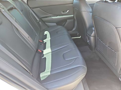 Used 2024 Hyundai Elantra Limited image 20